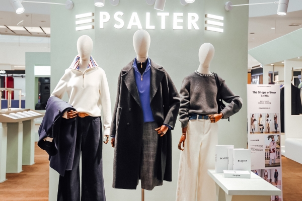 周雨彤亮相PSALTER诗篇20周年快闪，演绎智趣暖冬！ 