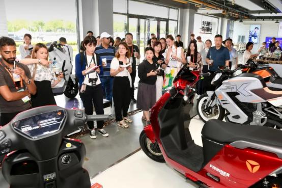 央视财经：品质圈粉，热销全球！雅迪智造赢获世界青睐 