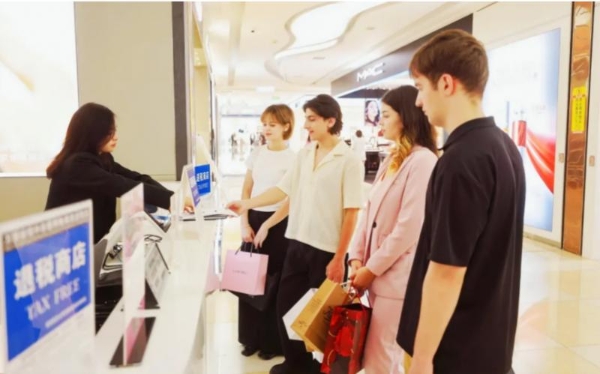 宇宙中心森林氧吧房重磅上线，打造全球康养旅居新标杆 