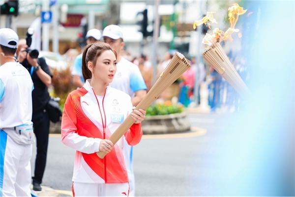 火炬手陈丹娜澳门站火炬传递 立白以“洁净之力”护航十五运会