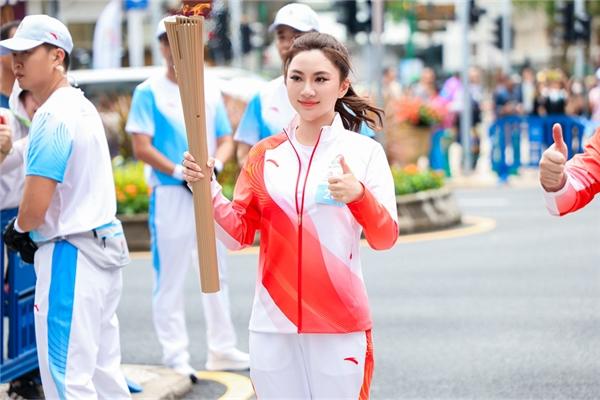 火炬手陈丹娜澳门站火炬传递 立白以“洁净之力”护航十五运会