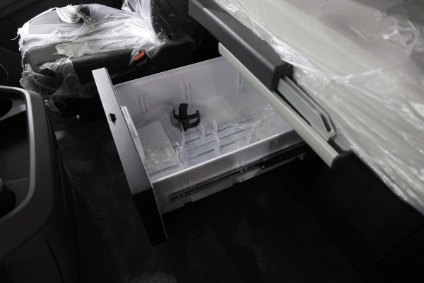 欧洲人抢着要的国产氢能半挂，续航超700km，欧洲版东风天龙GX氢燃料电池牵引车实拍 