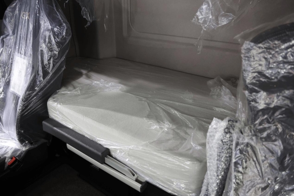 欧洲人抢着要的国产氢能半挂，续航超700km，欧洲版东风天龙GX氢燃料电池牵引车实拍 