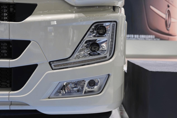 欧洲人抢着要的国产氢能半挂，续航超700km，欧洲版东风天龙GX氢燃料电池牵引车实拍 