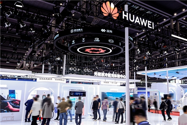 闪耀鹏城 华为超充引领充电行业真实变革 