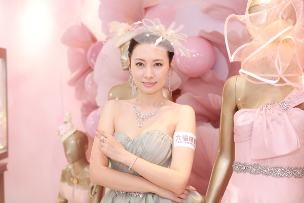 2025六福珠宝赛马日星光熠熠 歌影视红星钟嘉欣盛装主礼 