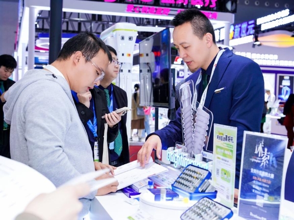 聚力突破 创变新生 | 登腾携bright种植体惊艳2025 Dentech展会，技术突破引领行业新风向
