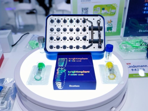 聚力突破 创变新生 | 登腾携bright种植体惊艳2025 Dentech展会，技术突破引领行业新风向