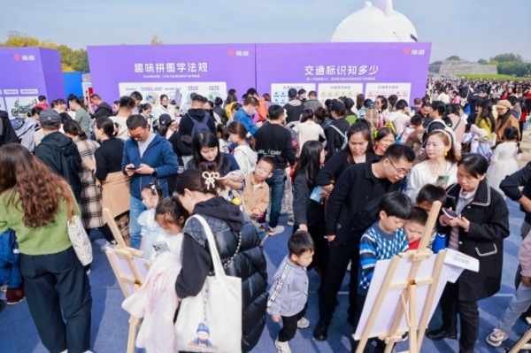 安全出行也能圈粉！雅迪现身西安警营开放日，“玩”出交规新知