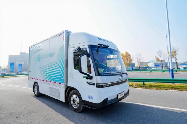 奥铃极电正式下线启明星平台定义纯电轻卡新标准 