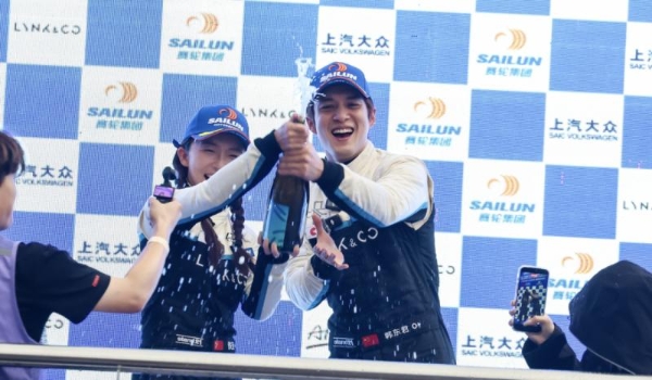 巅峰对决耀湘江，2025湖南株洲国际赛车周圆满收官