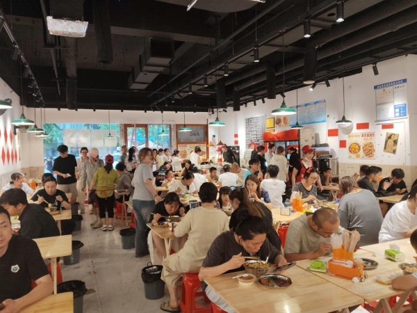 从街边烟火到非遗传奇：肥姨妈一碗粉的三十年匠心