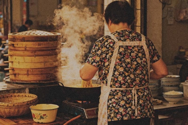 从街边烟火到非遗传奇：肥姨妈一碗粉的三十年匠心