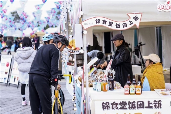 逐风岷江畔，骑享不老城！武阳里2025中国公路自行车公开赛（眉山彭山站）鸣笛开赛