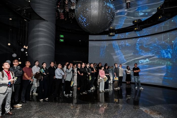 AI破界，生态共融：探讨技术破界与生态共融下的品牌突围之道 