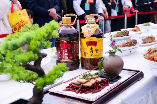 五连冠！金龙鱼外婆乡小榨菜籽油以“香”得名，聚“辣菜之魂”！