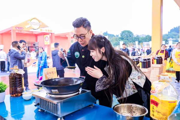 五连冠！金龙鱼外婆乡小榨菜籽油以“香”得名，聚“辣菜之魂”！