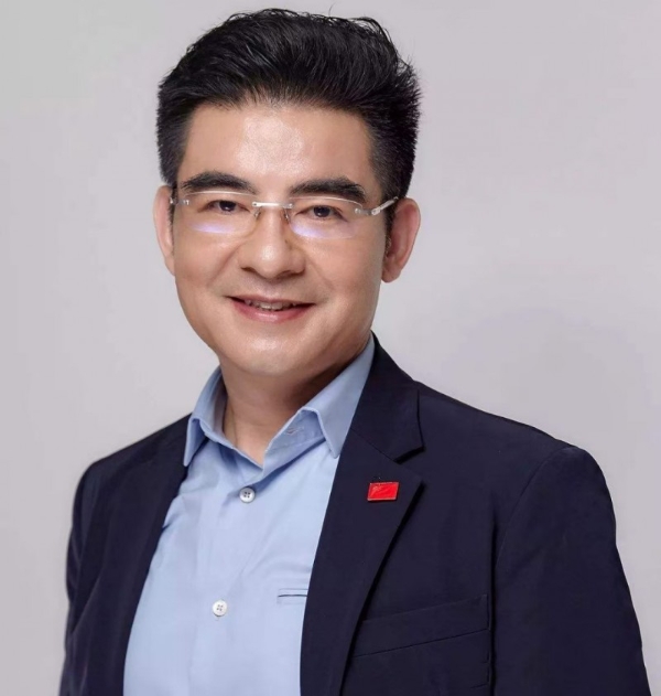 从地摊走出去的商业大佬