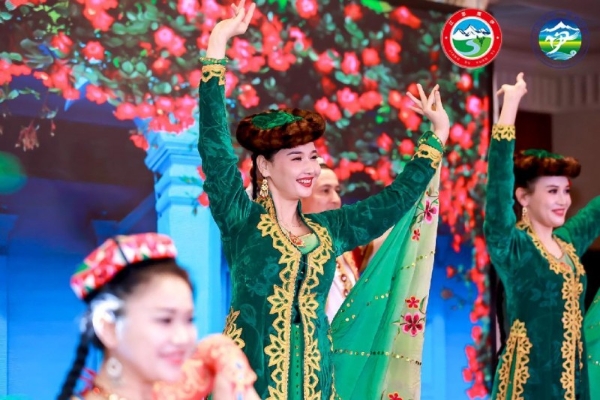 “冰雪胜境 美哉伊犁”2025伊犁冬季文旅推介会璀璨绽放北京