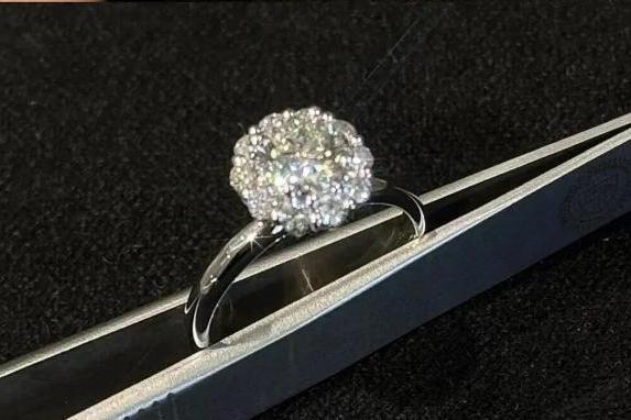 天然钻石10月价格报告：0.50ct降2.8%，3.00ct逆势上扬 