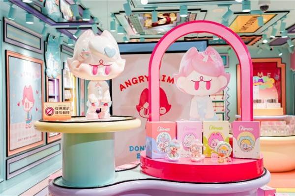 从巴黎时装周到广州艺术家街区，名创优品MINISO打造IP跨界新阵地 