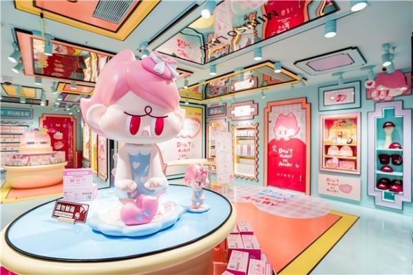 从巴黎时装周到广州艺术家街区，名创优品MINISO打造IP跨界新阵地 