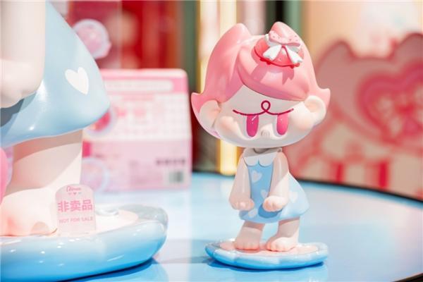 从巴黎时装周到广州艺术家街区，名创优品MINISO打造IP跨界新阵地 