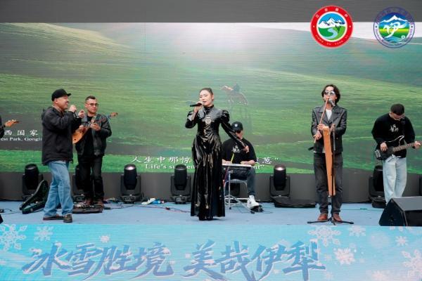“冰雪胜境 美哉伊犁”2025伊犁冬季文旅推介会走进成都宽窄巷子 