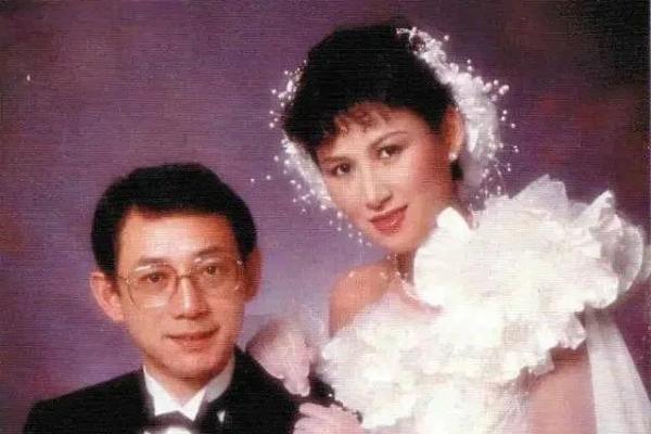 “相互尊重”是答案：杨受成伉俪红宝石婚，诠释婚姻长久之道 