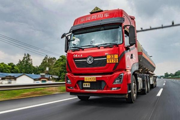 30余载与卡车为伴，东风龙擎是他运酒路上“最强芯” 