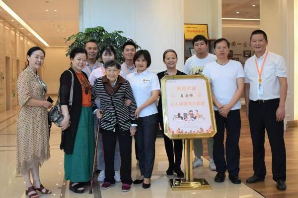 百岁“唐老师”的六年新生：在椿萱茂，她找到了安放身心的家 