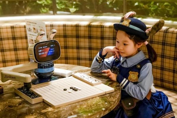 不止观影更可对弈！元萝卜携《疯狂动物城2》回应创新式陪伴痛点 