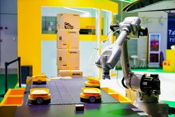 以"新质生产力"驱动物流行业高质量发展，DHL快递携创新科技与绿色方案亮相第八届进博会 