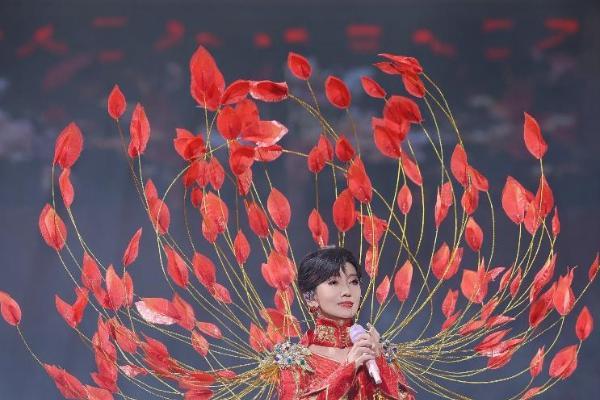 “芝”因有你，时光不老：赵雅芝从艺50年时光派对温情启幕