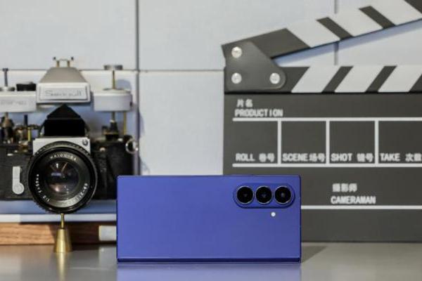 专业级智慧影像 用三星Galaxy Z Fold7镜头捕捉秋冬层次 