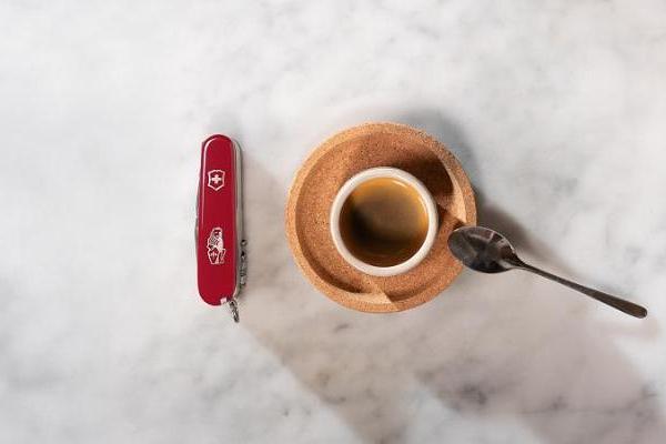 做好准备，自成大师： VICTORINOX 维氏与 LA MARZOCCO 联合打造咖啡师工具 