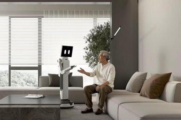 从“主动预防”切入，首款家庭具身机器人开启一场大规模社会实验 