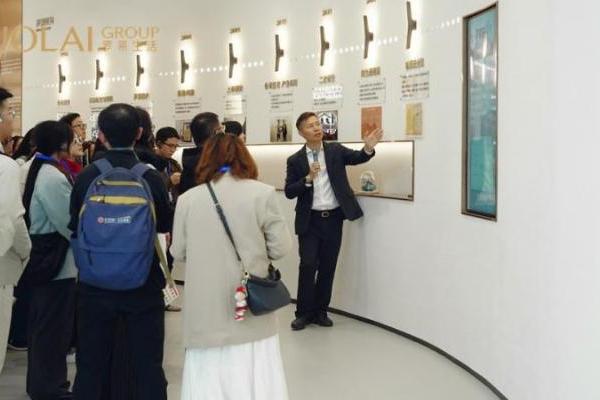 各机构及股东代表走进罗莱智慧产业园，实地见证智造硬实力  