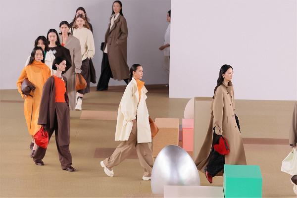 AUM「心居无界」品牌年度大秀 