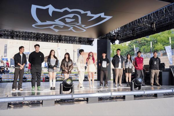 高校电竞热潮下的技术突围：雷鸟显示器赋能英雄联盟赛事升级 