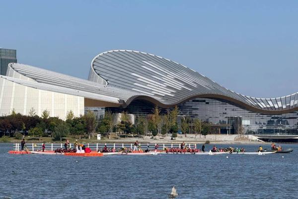 首届南通紫琅湖水上运动节举办，康悦到家队参与龙舟赛事 