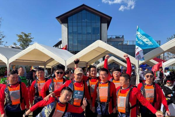 首届南通紫琅湖水上运动节举办，康悦到家队参与龙舟赛事 