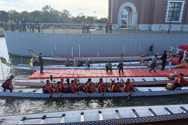 首届南通紫琅湖水上运动节举办，康悦到家队参与龙舟赛事 