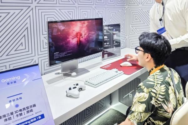 三星显示器亮相进博会展实力，从技术突破到场景创新全面赋能智慧未来 