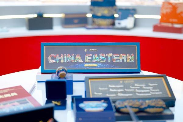 东航文创旗舰店开业 扫码登录即可购买精美航空文创 
