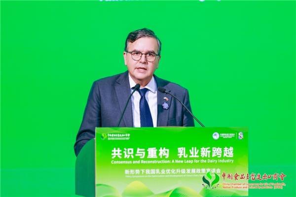 在这场国际盛会上，蒙牛提出“四大举措”引领中国乳业实现新跨越 