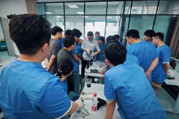 瑞派明星专科：精工修复，重建生命行动基石 