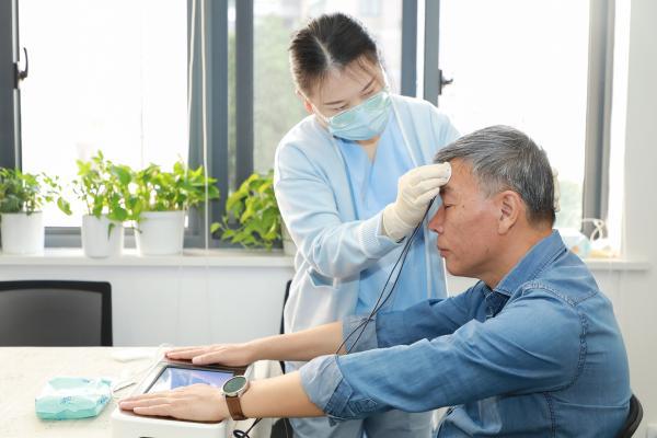 社区里的温暖重阳 克丽缇娜集团把专业健康服务送到长者“家门口” 