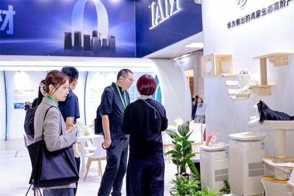 进博会亮点直击：华为空净赋能 IAM 无耗材空气净化器，重塑智能健康家居体验 