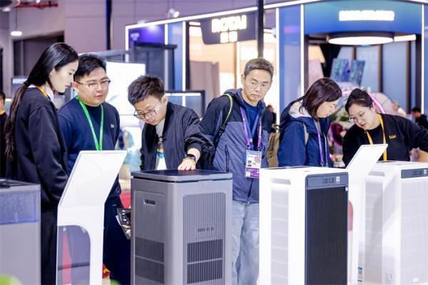 进博会亮点直击：华为空净赋能 IAM 无耗材空气净化器，重塑智能健康家居体验 